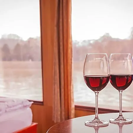Fortuna Boat Botel Budapest
