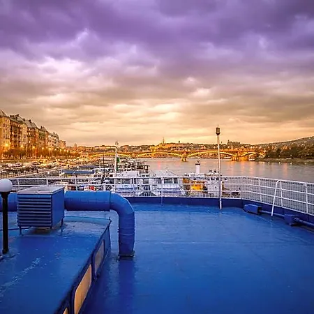 Fortuna Boat Botel 3*