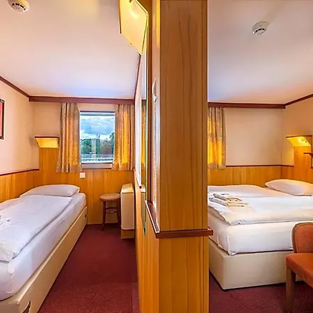 Fortuna Boat Botel
