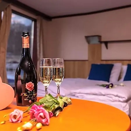 Botel Fortuna Boat
