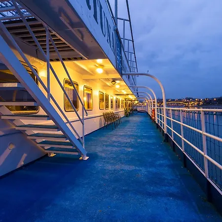 Πλωτό κατάλυμα Fortuna Boat 3*