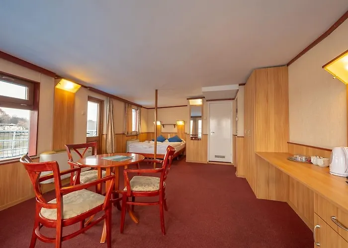 Fortuna Boat 보트호텔