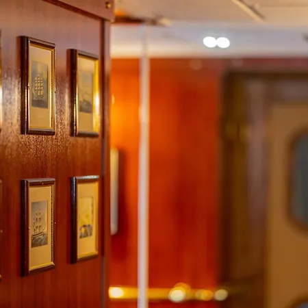 Fortuna Boat Botel Budapest