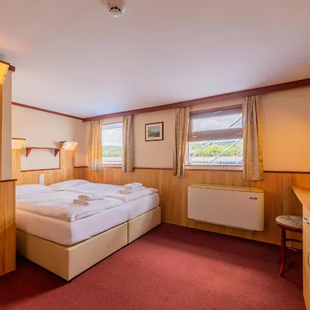 Fortuna Boat Botel 3*
