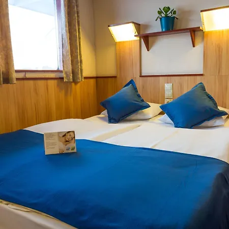 Botel Fortuna Boat