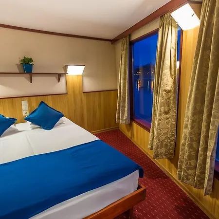 Botel Fortuna Boat 3*