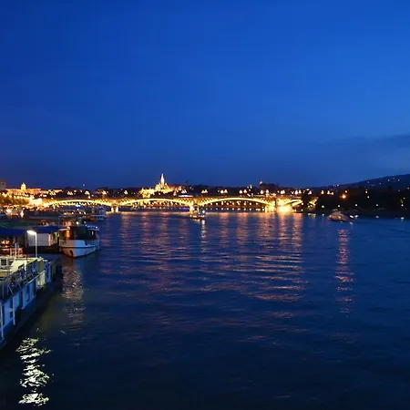 Fortuna Boat Botel 3*