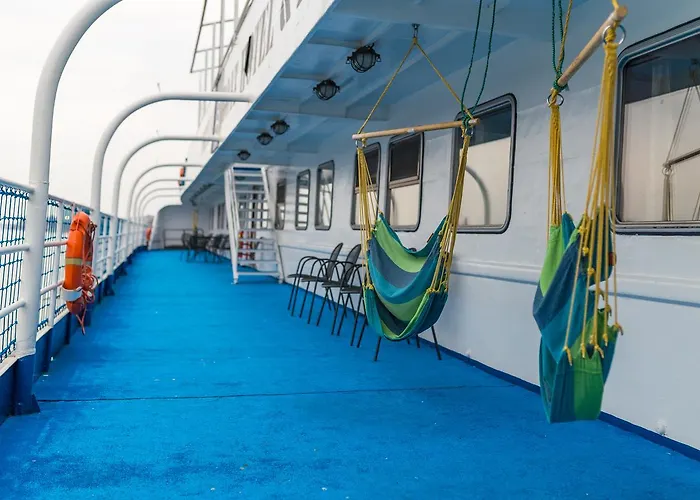 Πλωτό κατάλυμα Fortuna Boat 3*